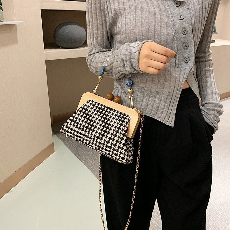 Retro Wooden Clip Beaded Portable Diagonal Bag