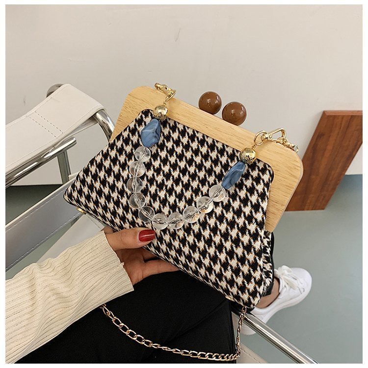 Retro Wooden Clip Beaded Portable Diagonal Bag