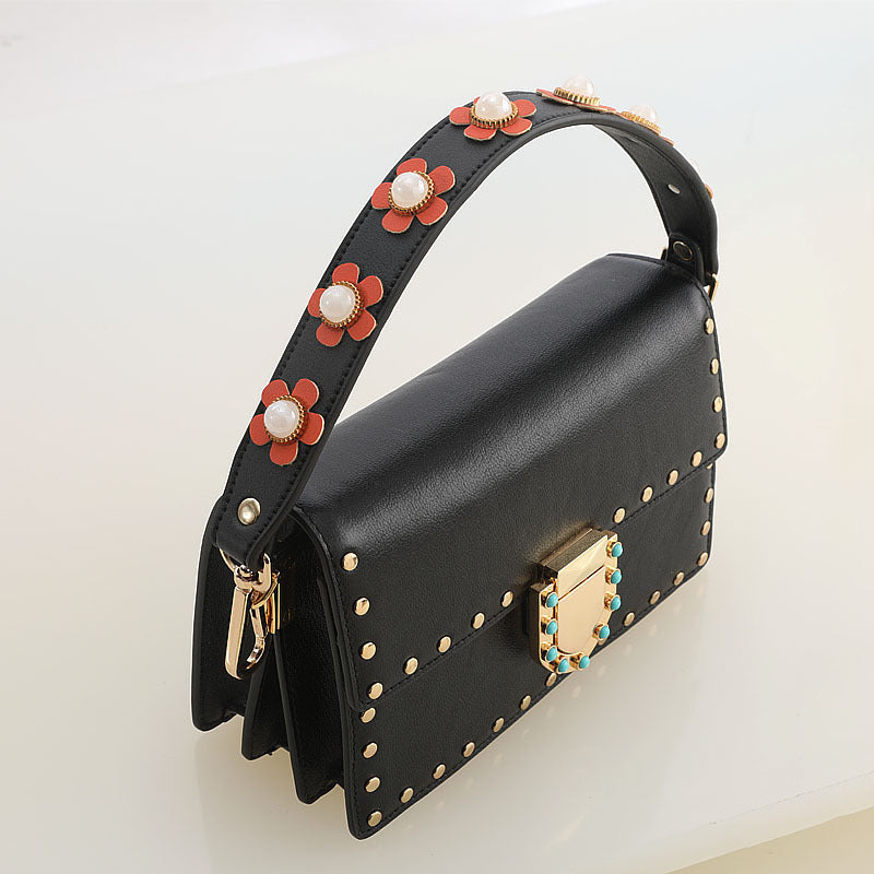 Pearl flower shoulder bag