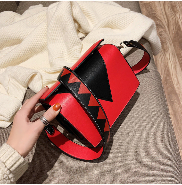 Triangle shoulder bag