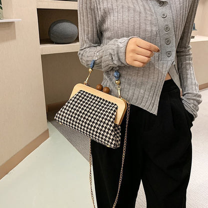 Retro Wooden Clip Beaded Portable Diagonal Bag